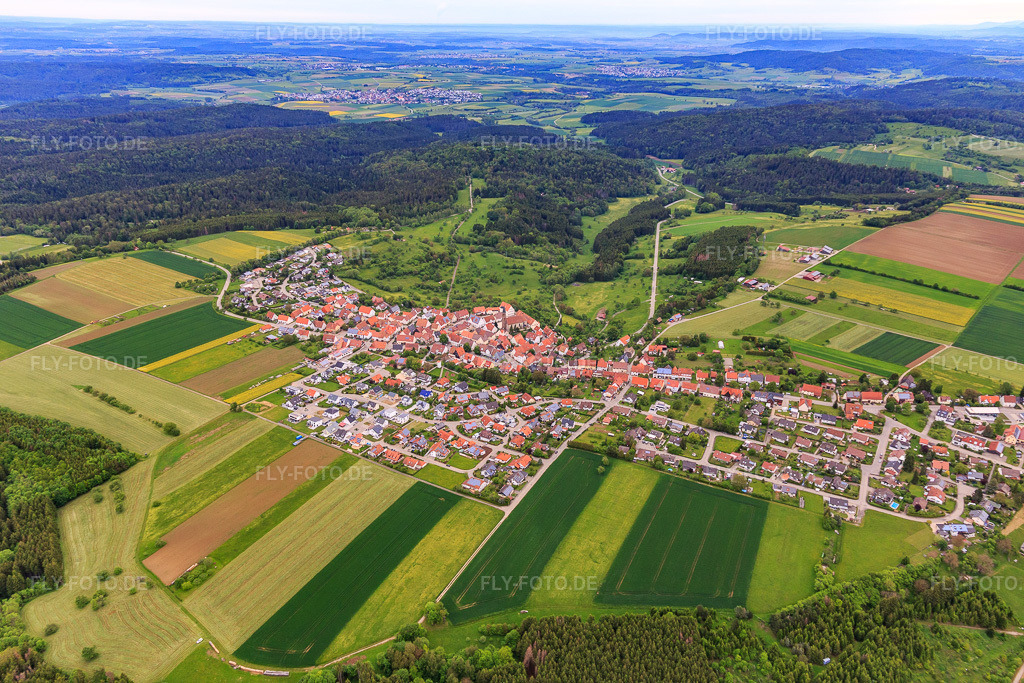 Luftbild: Dorfansicht aus Südwesten im Ortsteil Binsdorf in Geislingen im Bundesland Baden-Württemberg in Deutschland. Foto: IMG_114635.jpg vom 31.05.2019 durch Werner Riehm/FLY-FOTO.de