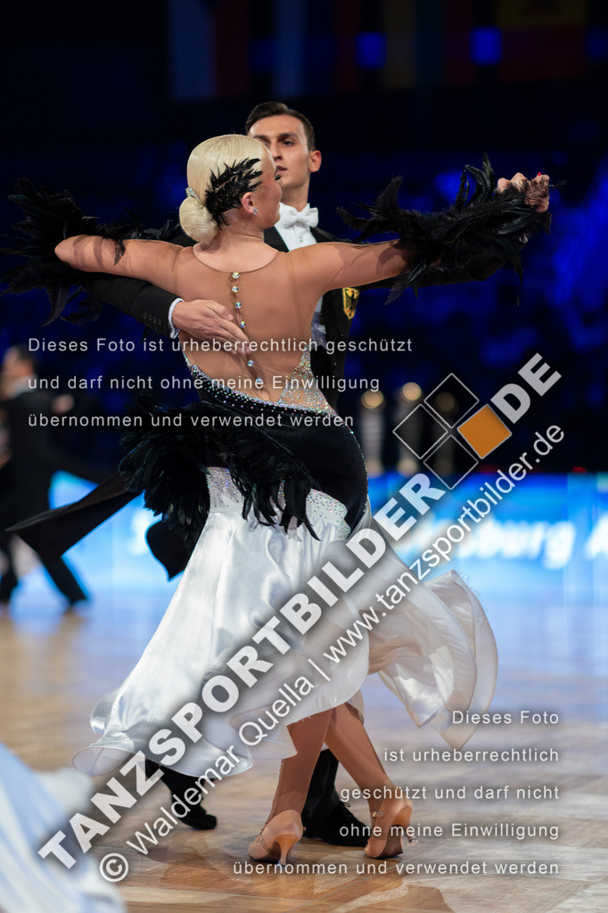 20251206-04831 | Hier finden Sie Tanz Bilder vom Latein und Standard Formationen tanzen. Sportbilder vom Tanzsport. Schöne Fotos und von Weltmeisterschaft, Europameisterschaft, Bundesliga, Regionalliga, Oberliga und Landesliga sowie von GOC Stuttgart, DanceComp, WM Bremen