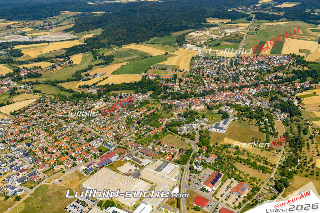 Aktuelles Luftbild von  Obersontheim - Die Luftaufnahme wurde 2022 mittels UL-Flugzeug erstellt ( keine Drohne ) - hochauflösende Kamera-Systeme von  Canon -Beste Qualität - Für grossformatige Ausdrucke geeignet. Die Geschenkidee !
