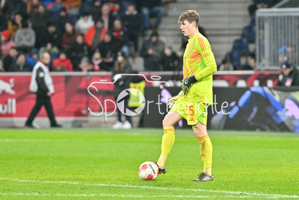 RB Salzburg - FC Bayern München | im Bild Max SCHMITT (FC Bayern Muenchen 35) / Freisteller / Einzelfoto / Testspiel: RB Salzburg - FC Bayern Muenchen, Red Bull Arena am 06.01.2025