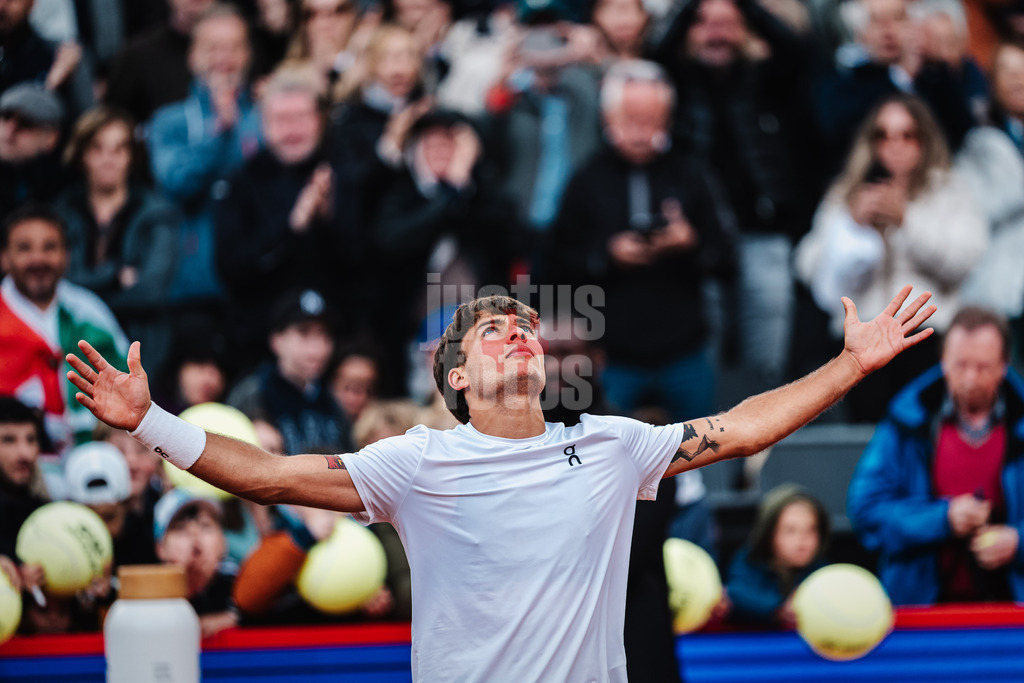 Tennis | Männer | bitpanda Hamburg Open | ATP 500 | Tomas Etcheverry (ARG) vs. Flavio Cobolli (ITA) | 23.05.2025 | Flavio Cobolli gewinnt das Spiel und jubelt
