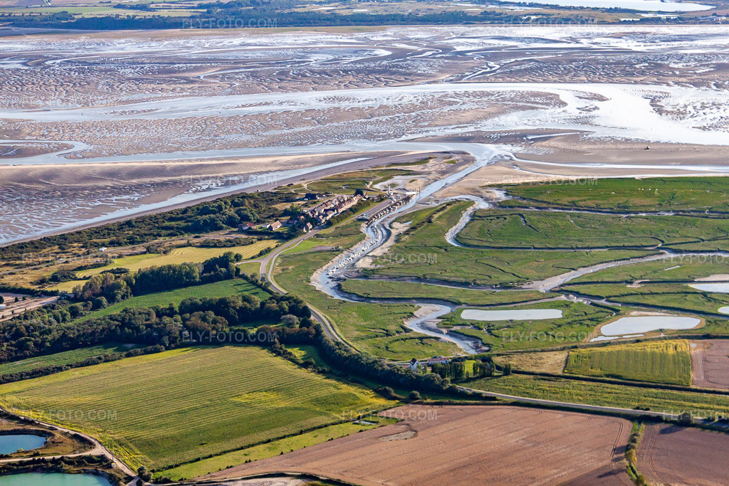 Aerial view: River delta and estuary of the Somme with seafood farming ponds in Saint-Valery-sur-Somme in Picardy in Cayeux-sur-Mer in the state Somme, France.Photo: IMG_70967.jpg taken on 08/24/2014 by Werner Riehm/FLY-FOTO.comResolution of the original: 4752 x 3168 px