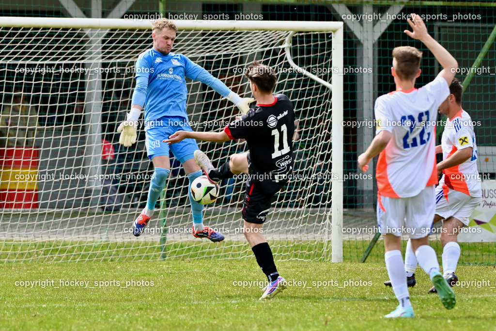SV Rothenthurn vs. FC Dölsach | #39 Lukas Michael Unterlader FC Dölsach, #11 Florian Alfred Hackl SV Rothenthurn, #22 Marcel Ferdinand Granegger FC Dölsach, SV Rothenthurn vs. FC Dölsach, SV Rothenthurn vs. FC Dölsach am 04.04.2026 in Rothenthurn (Sportplatz Rothenthurn), Austria, (Photo by Bernd Stefan)