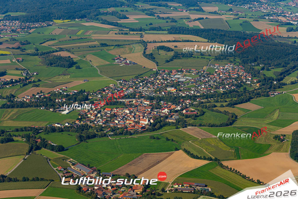 Das Luftbild der Stadt Arnschwang wurde 2021 vom Flugzeug heraus erstellt (keine Drohne) Aufnahmehöhe ca.450 Meter- hohe Bildauflösung und Druck-Qualität garantiert!