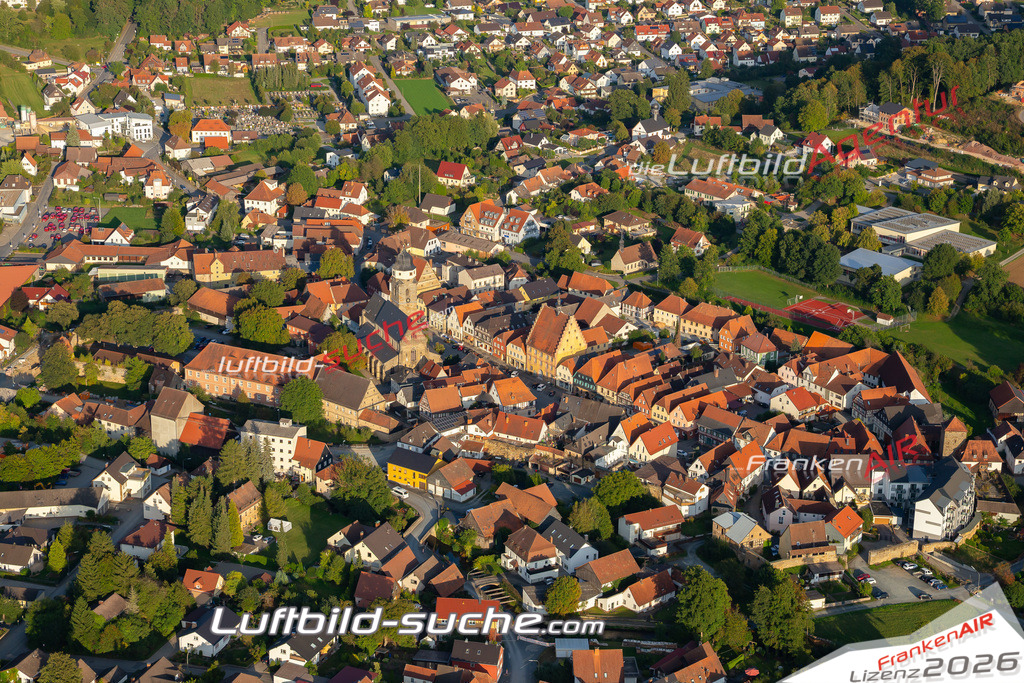 Aktuelles Luftbild von  Weismain Kauf mit Lizenz / Bildrechten möglich- Die Luftaufnahme wurde 2021 mittels UL-Flugzeug erstellt ( keine Drohne ) - hochauflösende Kamera-Systeme von  Canon -Beste Qualität - Für grossformatige Ausdrucke geeignet. Die Geschenkidee !