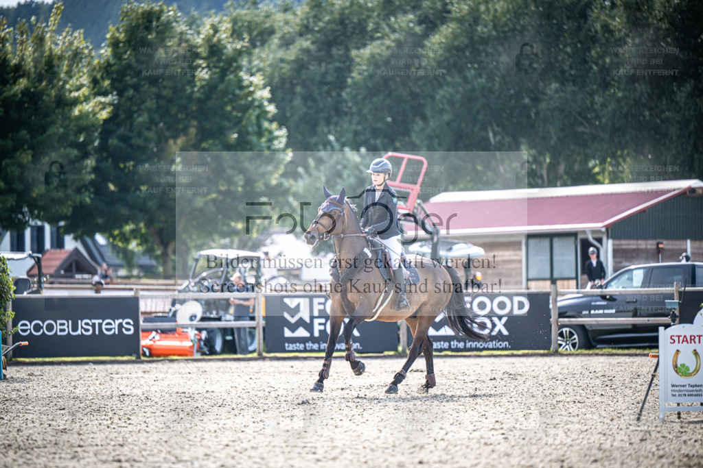 DOS_0752 | Entdecke hochwertige Reitturnierfotos von Foto Oger. Professionell, emotional und authentisch – jetzt Lieblingsmomente im Shop bestellen. - Realisiert mit Pictrs.com