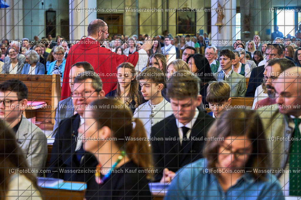 ALP0677_PfarrFirmung Wieselburg_Generalvikar Weiss_Peckerl | (C)FotoLois.com, Alois Spandl, Firmung in der Pfarrkirche Wieselburg mit Generalvikar Dr. Christoph Weiss, Dechant Pfarrer Daniel Kostrzycki und Monignore Franz Dammerer, Sa 15. Juni 2024.