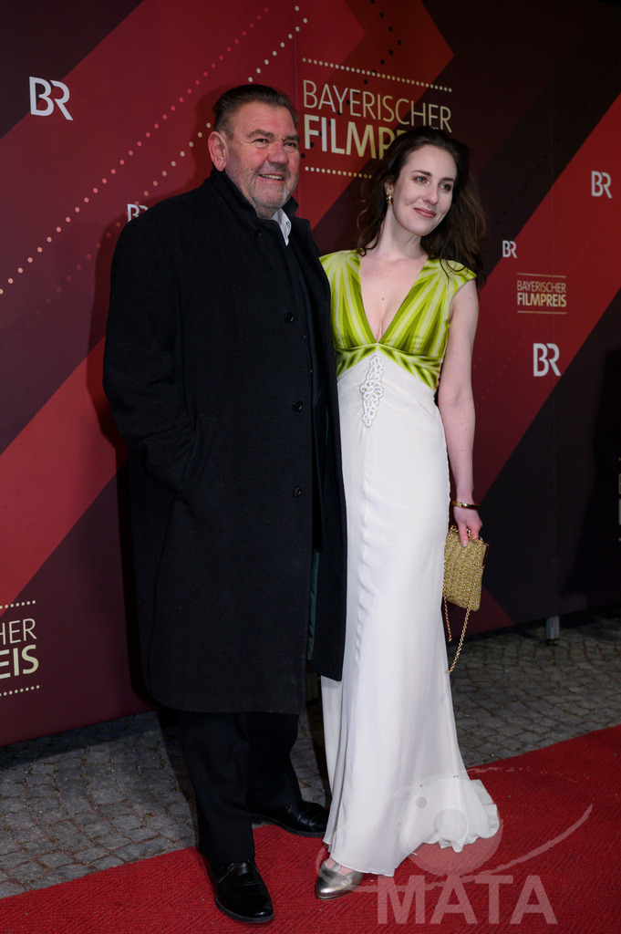 _DWI5308 | Peter Rappenglück und Katharina Botzenhart bei der Verleihung des 47. Bayerischen Filmpreises 2026  im Prinzregententheater. München, Deutschland. Der Bayerische Filmpreis wird seit 1979 von der Bayerischen Staatsregierung verliehen, um die Bedeutung des Kinofilms als Kulturgut herauszustellen - Realisiert mit Pictrs.com