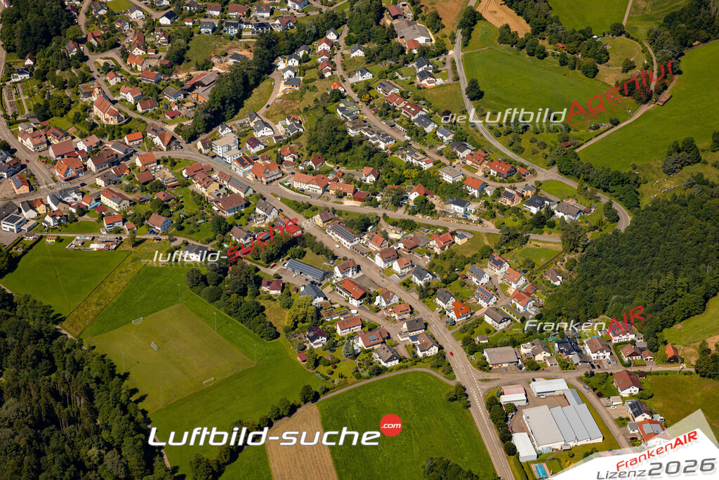 Das Luftbild zeigt :  Heuchlingen - Die Luftaufnahme wurde 2024 vom UL-Flugzeug aus erstellt ( keine Drohne ) - Hochauflösende Luftaufnahme - Für grossformatige Ausdrucke geeignet. Die Geschenkidee !Mit Lizenz und Bildrechte bestellbar
