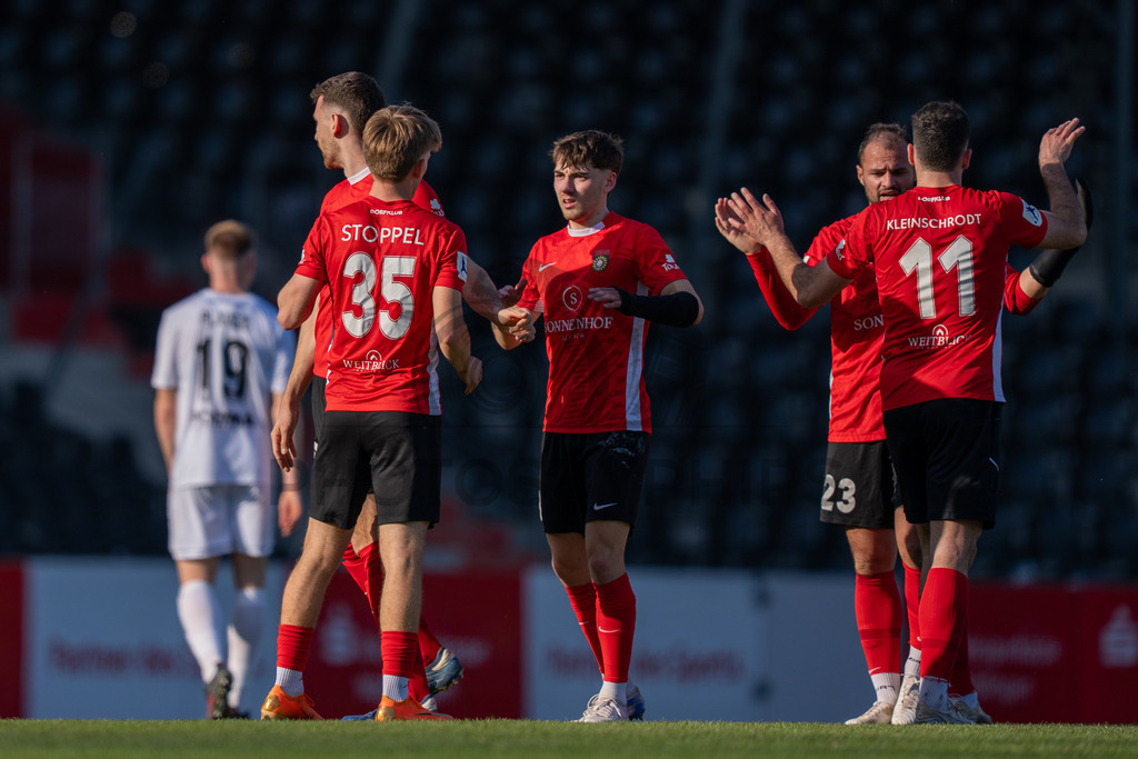 SG Sonnenhof Großaspach vs. KSV Hessen Kassel, Fussball, Regionalliga Südwest, 23. Spieltag, Saison 2025/2026, 07.03.2026 | Lukas Stoppel (SG Sonnenhof Großaspach, #35), Michael Kleinschrodt (SG Sonnenhof Großaspach, #11), Arbnor Nuraj (SG Sonnenhof Großaspach, #25), Elias Rahn (SG Sonnenhof Großaspach, #08) und Fabian Eisele (SG Sonnenhof Großaspach, #23),SG Sonnenhof Großaspach vs. KSV Hessen Kassel, Fussball, Regionalliga Südwest, 23. Spieltag, Saison 2025/2026, 07.03.2026Foto: photosbyphips/Philip Ziegler