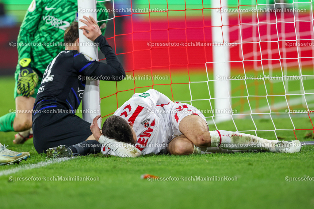 1FC04122402137 | 04.12.2024, Fußball, 1. FC Köln - Hertha BSC, Achtelfinale DFB-Pokal, RheinEnergieSTADION, Saison 2024 2025: Fabian Reese (Hertha #11) rutscht im Zweikampf gegen Dejan Ljubicic (1.FC Köln #7) in den TorpfostenDFB regulations prohibit any use of photographs as image sequences and or quasi-video.