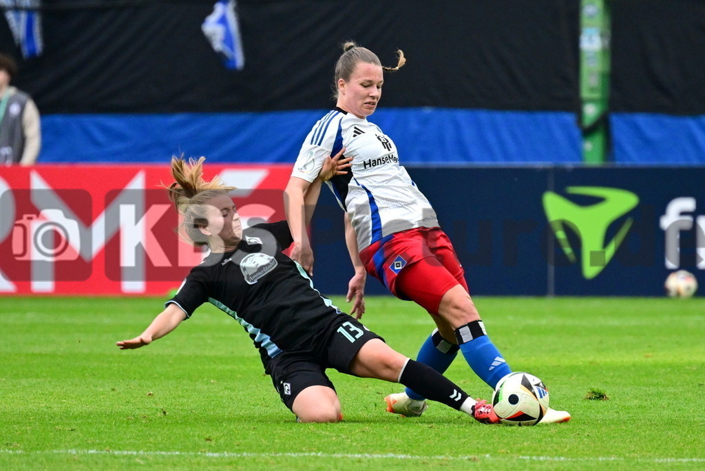 KBS Picture_HSV-Bremen_Frauen_014 | v.l. Walkling Ricarda (Werder Bremen Frauen) , Meyer Christin (HSV Frauen) ,Sportplatz :  Volksparkstadion, - Realisiert mit Pictrs.com
