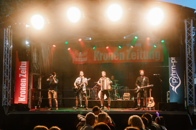 SR1_5466 | Hier finden Sie sämtliche Bilder aus der Admiral Bundesliga, oberösterreichischem Unterhaus und von weiteren Sportveranstaltungen.

Simon Reisinger - reisinger-simon.at - Realisiert mit Pictrs.com