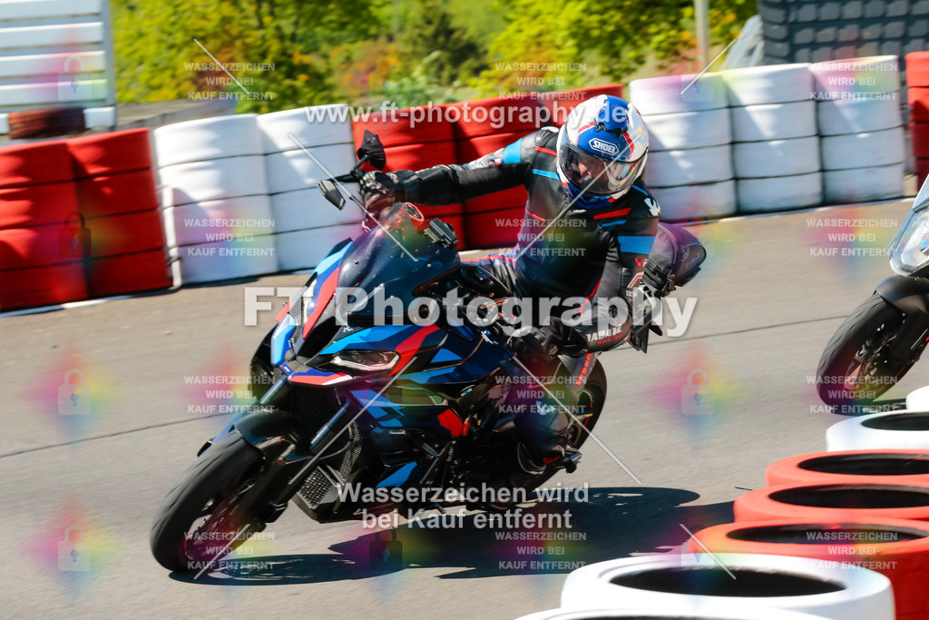 Moto-TeamOBK-21986 | Hier findet Ihr Bilder von Touristenfahrten auf der Nürburgring Nordschleife oder von anderen Veranstaltungen die ich besucht habe. Viel Spass beim Durch Schauen 