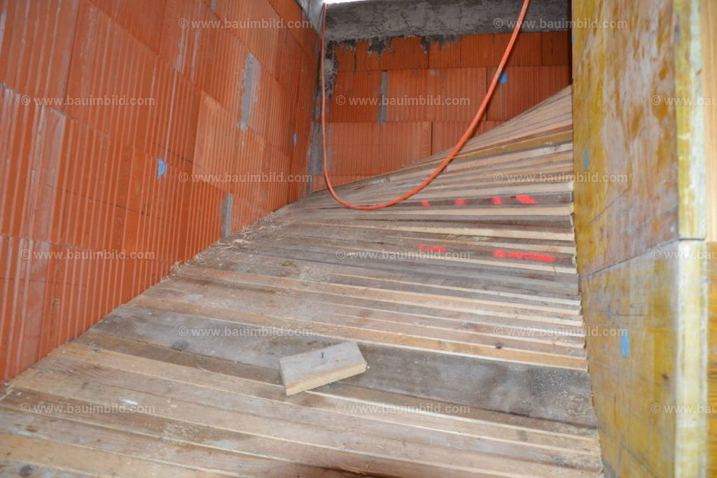 bib-lg04-betonarbeiten-0684 | Nach LV-Leistungsgruppen sortierte Detailfotos über den Bau eines Hauses. Alle Hausbau-Bilder direkt vom Urheber und Autor der Website Haus-Selber-Bauen.com