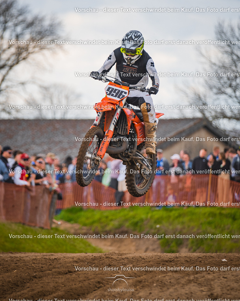 04_13_Bensdorf_MX1-2931 | Sportfotografin aus Berlin-Brandenburg mit Fokus auf Motocross. Ich halte deine sportliche Leistung und echte Emotionen auf und neben der Strecke professionell fest. Entdecke die Fotos von deinem Rennen und bestelle sie direkt hier im Shop.