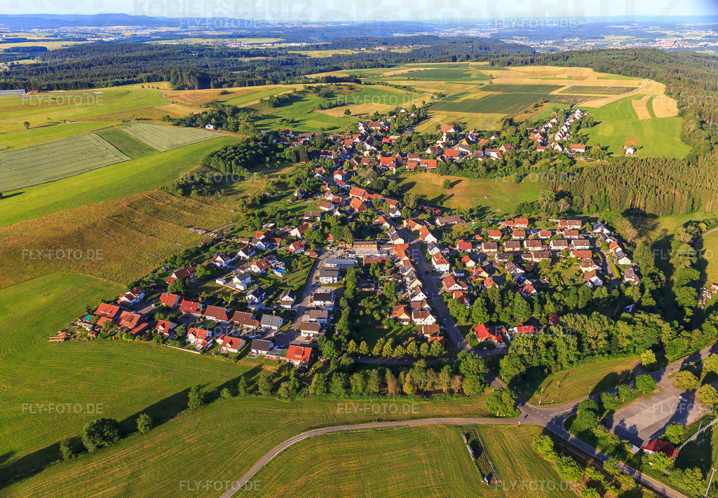 Dorfansicht aus Nordosten | Luftbild: Dorfansicht aus Nordosten im Ortsteil Zepfenhan in Rottweil im Bundesland Baden-Württemberg in Deutschland. Foto: IMG_148614.jpg vom 25.06.2025 durch ©2025 Werner Riehm fly-foto.de/copyright - Realisiert mit Pictrs.com