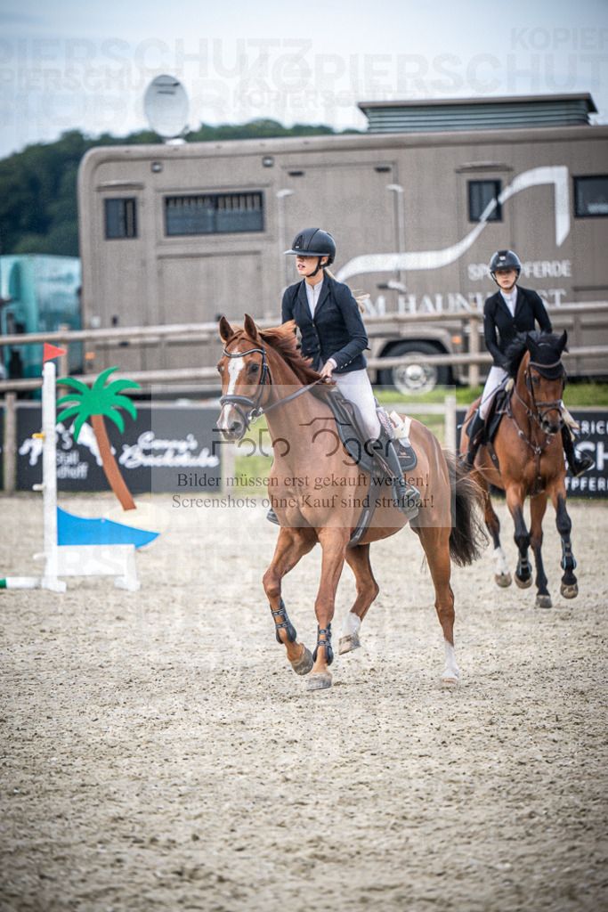 DOS_2936 | Entdecke hochwertige Reitturnierfotos von Foto Oger. Professionell, emotional und authentisch – jetzt Lieblingsmomente im Shop bestellen.Deutschlandweite Turnierfotografie. - Realisiert mit Pictrs.com
