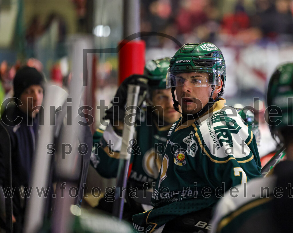 2025-12-14_064_TSV_Erding_gegen_ECDC_Memmingen_Indians | Erding, Deutschland, 14.12.2025:Eishockey, Oberliga Süd 2025 / 2026, 26. Spieltag, TSV Erding gegen ECDC Memmingen Indians, Endergebnis: 1:2Foto: Christian Riedel / fotografie-riedel.net