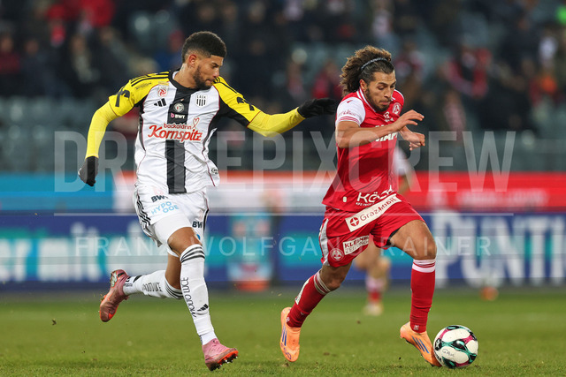 Austrian Bundesliga: Grazer AK 1902 vs LASK | GRAZ, AUSTRIA, 13.DEC.25 - SOCCER - ADMIRAL Bundesliga, Grazer AK 1902 vs LASK. The image shows Andres Andrade (Lask) and Ramiz Harakate (GAK).