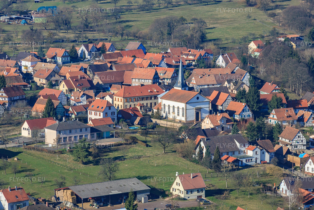 Vue aérienne: Church, Docteur Antoine Holzmann et Ecole Maternelle à Lampertsloch dans le département Bas Rhin, France – .Photo: IMG_37412.jpg prise le 07/02/2011 par Werner Riehm/FLY-FOTO.eu – Résolution de l'original: 4299 x 2866 px – Dr Antoine Holzmann, Médecin généraliste à Lampertsloch - Doctolib