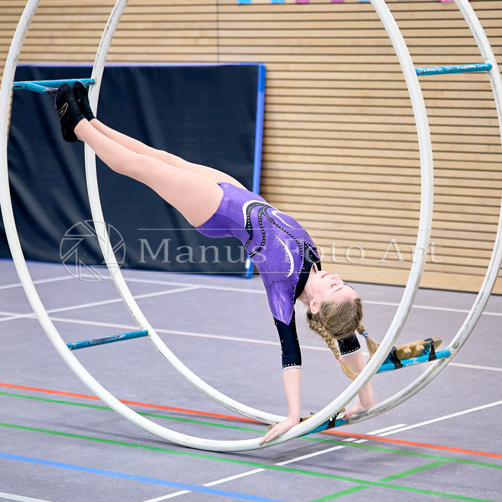 B-DSC07230 | Professionelle Sportfotografie in Hamburg, Schleswig-Holstein und Niedersachsen – spezialisiert auf Rhönrad, Geräteturnen, Leistungsturnen und rhythmische Sportgymnastik. Bundesweite Begleitung von Rhönrad-Events. Jetzt Sport-Fotos - Realisiert mit Pictrs.com