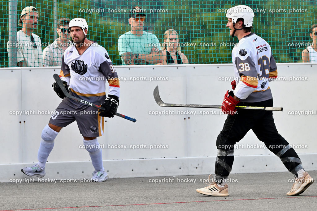VAS Ballhockey vs. HSC Eagles Poggersdorf | Jubel VAS Ballhockey, #38 Kravanja Kristian, #90 Edlinger Patrick, VAS Ballhockey vs. HSC Eagles Poggersdorf, VAS Ballhockey vs. HSC Eagles Poggersdorf am 14.07.2024 in Villach (Alpen Arena ), Austria, (Photo by Bernd Stefan)