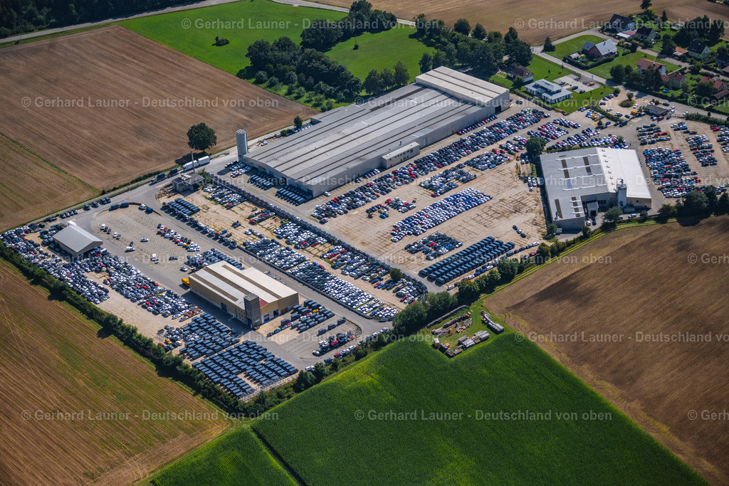 4050757 | NEUKIRCHEN 02.09.2021 Gebäude und Produktionshallen auf dem Fahrzeugbau- Werksgelände der Aichinger Autotechnikzentrum GmbH & Co. KG in Neukirchen im Bundesland Bayern, Deutschland. Weiterführende Informationen bei: Josef Aichinger GmbH Internationale Transporte & Spedition. // Buildings and production halls on the vehicle construction site of Aichinger Autotechnikzentrum GmbH & Co. KG in Neukirchen in the state Bavaria, Germany. Further information at: Josef Aichinger GmbH Internationale Transporte & Spedition. Foto: Gerhard Launer