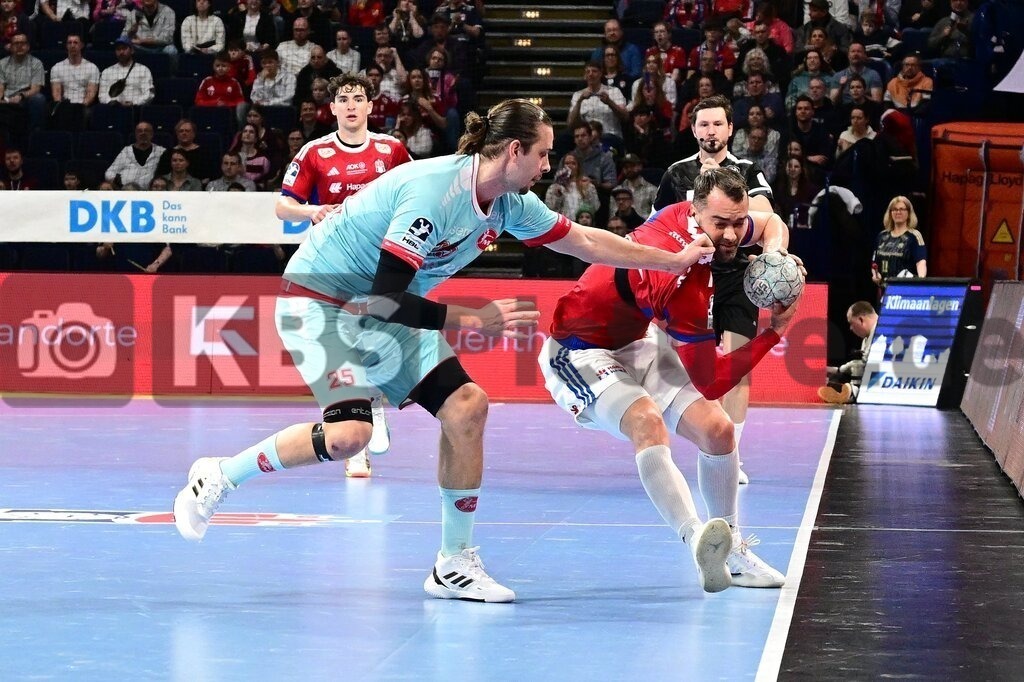 KBS Picture_HSVH-Melsungen_011 | v.l. Forsell-Schefvert Olle (MT Melsungen) , Mortensen Casper (HSV Hamburg) ,Sportarena :  Barclays Arena Hamburg, - Realisiert mit Pictrs.com