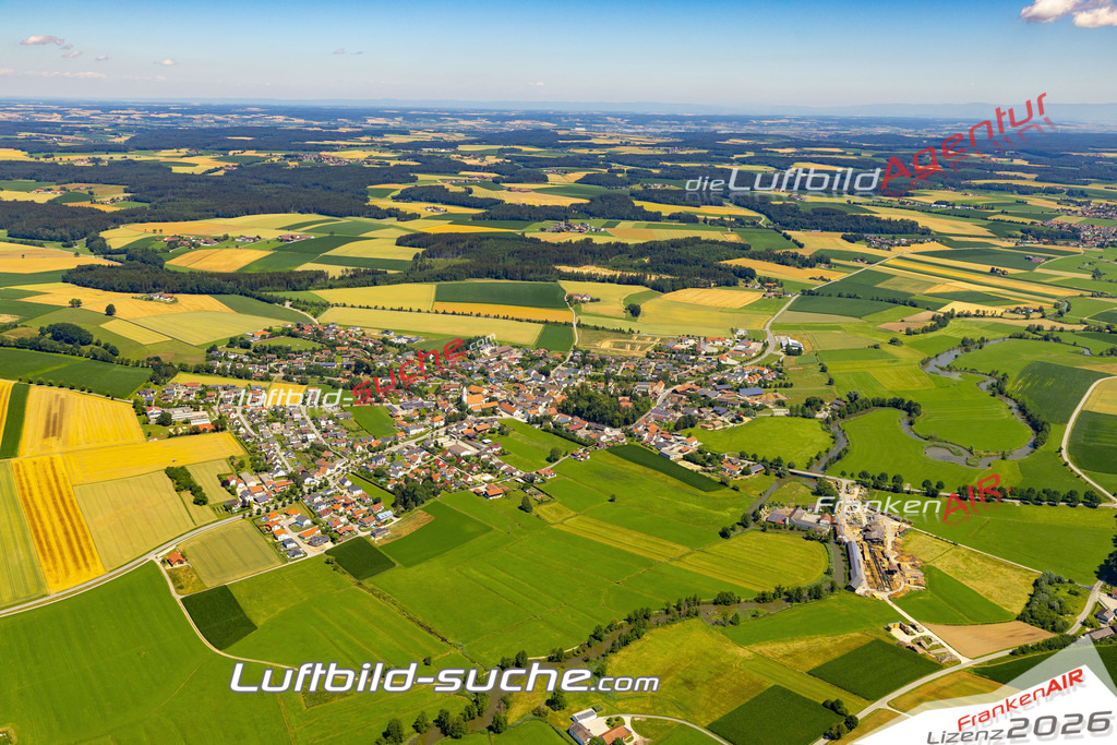Aktuelles Luftbild von  Gerzen - Die Luftaufnahme wurde 2022 mittels UL-Flugzeug erstellt ( keine Drohne ) - hochauflösende Kamera-Systeme von  Canon -Beste Qualität - Für grossformatige Ausdrucke geeignet. Die Geschenkidee !