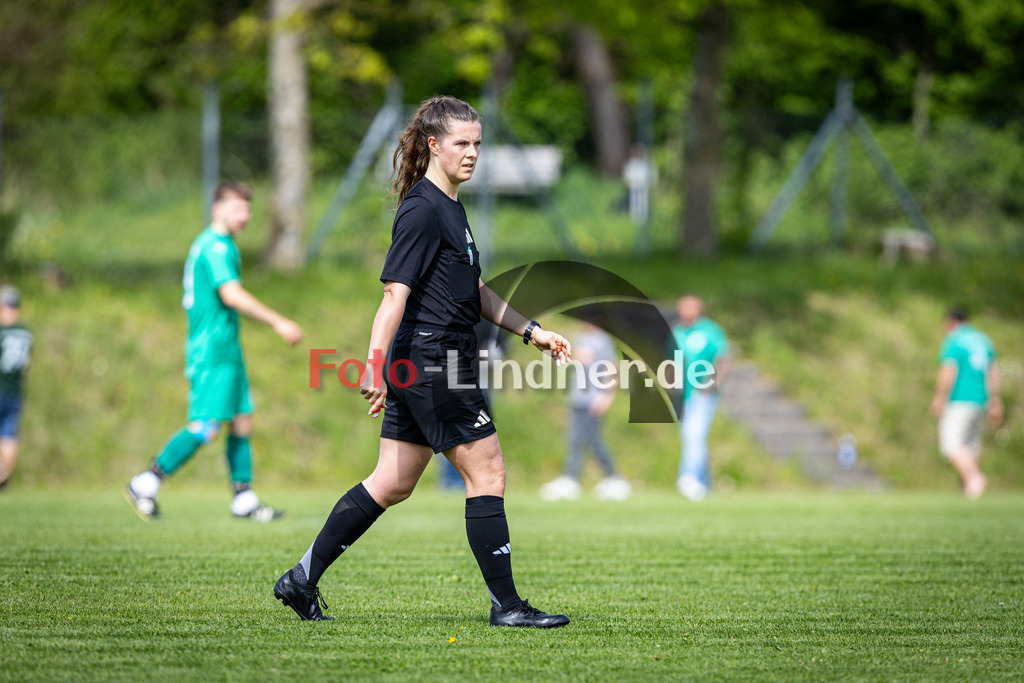 ASV Eglfing gegen SV Haunshofen | Fußball Kreisklasse Herren Oberbayern Zugspitze Gruppe 3 2025/26, ASV Eglfing gegen SV Haunshofen, 20250427,,2025-04-27 in Eglfing (Sportanlage Eglfing), SchiedsrichterinCopyright: WolfgangxLindner www.foto-lindner.de