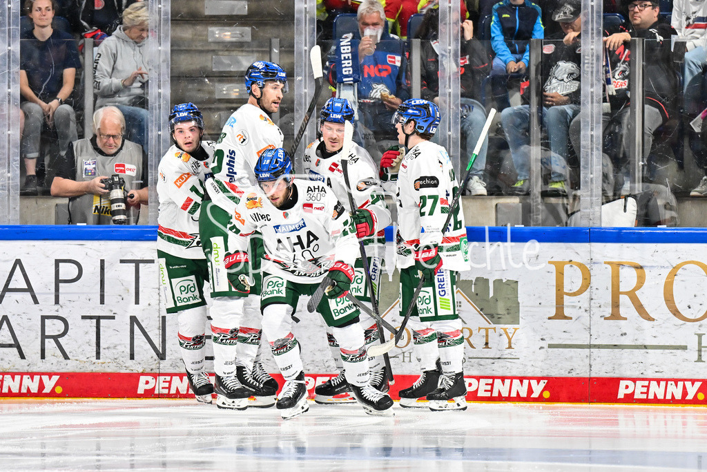 Nürnberg Ice Tigers - Augsburger Panther | Jubel der Panther nach dem Treffer zum 1-1 durch Riley DAMIANI (Augsburger Panther #19) / Tor / Torschuetze / Freude / Happy / DEL: Nürnberg Ice Tigers - Augsburger Panther; PSD Bank Nürnberg ARENA am 12.09.2025