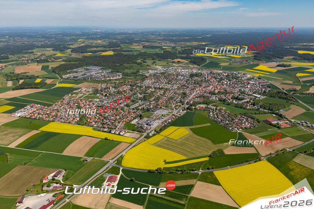 Das Luftbild der Stadt Hemau wurde 2021 vom Flugzeug heraus erstellt (keine Drohne) Aufnahmehöhe ca.450 Meter- hohe Bildauflösung und Druck-Qualität garantiert!