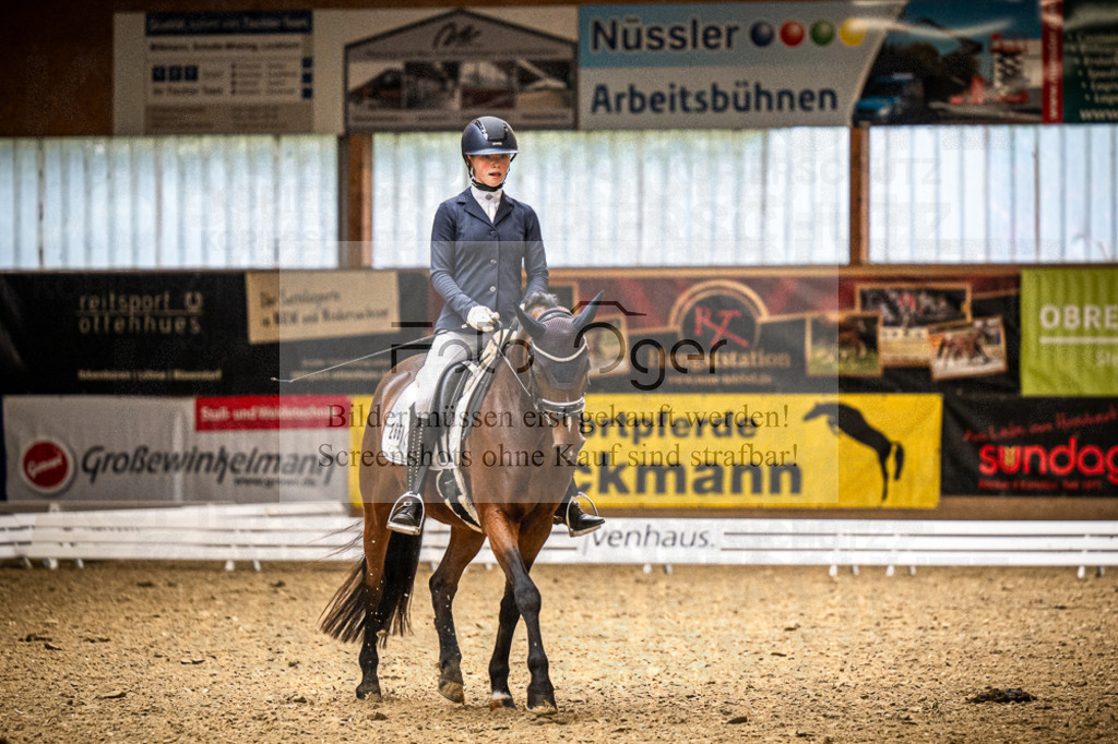 DOS_1112 | Entdecke hochwertige Reitturnierfotos von Foto Oger. Professionell, emotional und authentisch – jetzt Lieblingsmomente im Shop bestellen.Deutschlandweite Turnierfotografie. - Realisiert mit Pictrs.com