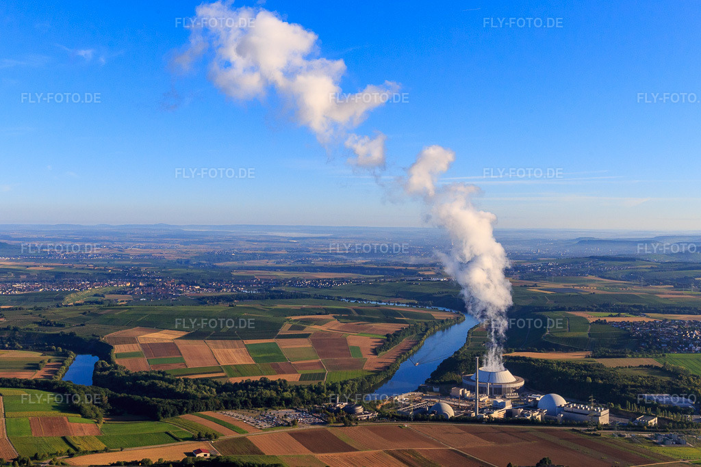 Luftbild: AKW/Kernkraftwerk Neckarwestheim der EnBW Kernkraft GmbH aus Osten in Neckarwestheim im Bundesland Baden-Württemberg in Deutschland. Foto: IMG_093798.jpg vom 23.08.2016 durch Werner Riehm/FLY-FOTO.deWWW.ENBW.COM