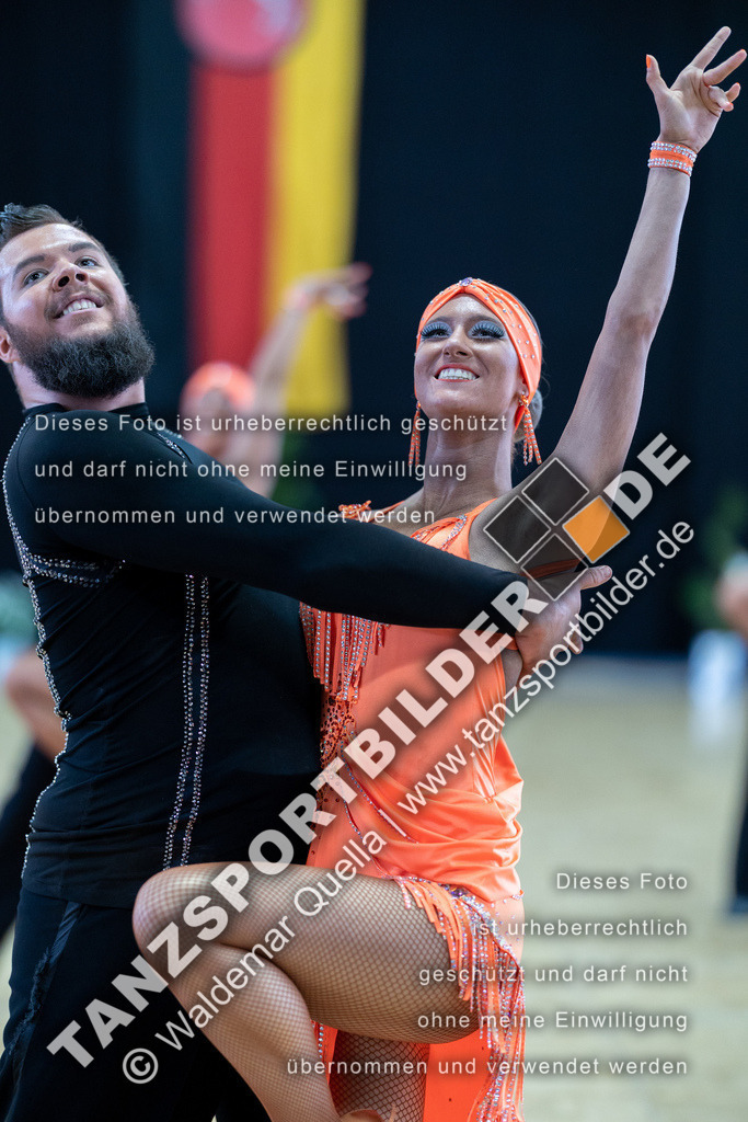 20230423-00547 | Hier finden Sie Tanz Bilder vom Latein und Standard Formationen tanzen. Sportbilder vom Tanzsport. Schöne Fotos und von Weltmeisterschaft, Europameisterschaft, Bundesliga, Regionalliga, Oberliga und Landesliga sowie von GOC Stuttgart, DanceComp, WM Bremen