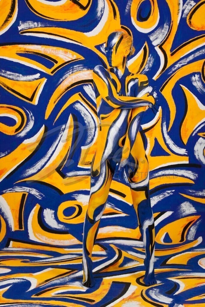 Bodypainting-BLAUGELB_0846b2b | #001 | Modell: Anastasia | Foto: Tschiponnique Skupin - Realisiert mit Pictrs.com