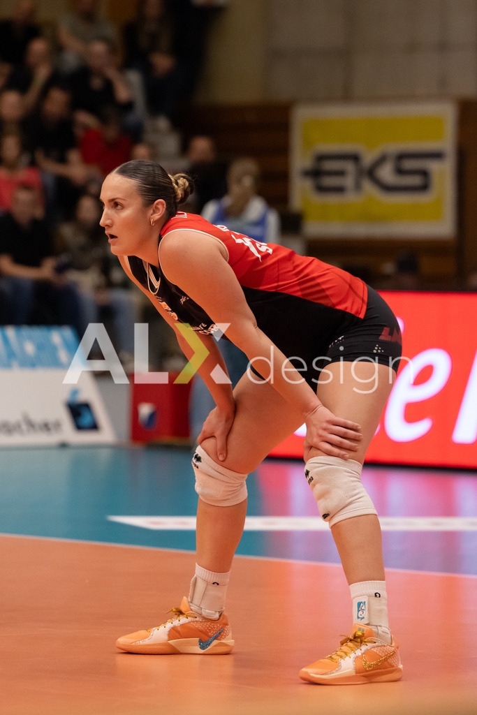 Volleyball I Frauen I Saison 2025-2026 I Volleyball NLA | Women I  Playoffs Finals 2/5 I  VC Kanti Schaffhausen - viteos NUC I  10.04.2026 | 16 Tia Scambray (USA) (Viteos NUC) – Aussen - Realisiert mit Pictrs.com