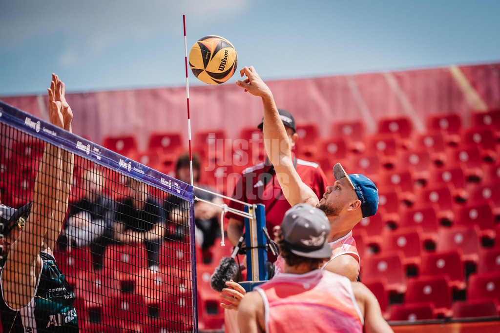 Beachvolleyball | Männer | Allianz German Beach Tour 2025 | Tourstop München | 10.07.2025 | Sebastian Burgis beim Angriff