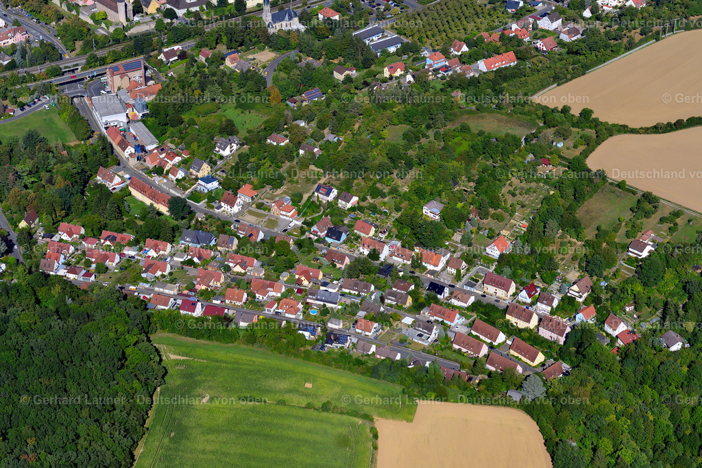 3650377 | Ochsenfurt31.08.2016 Wohngebiet einer Einfamilienhaus- Siedlung am Rande von landwirtschaftlichen Feldern inOchsenfurtim Bundesland Bayern, Deutschland // Single-family residential area of settlement on the edge of agricultural fields in Ochsenfurtin the state Bavaria, Germany Foto: Gerhard Launer