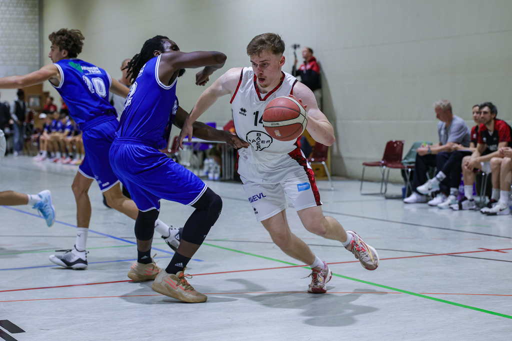 Regio BAYER GIANTS vs NEW Elephants Grevenbroich-15 | Fotos von Basketballspielen aus dem Raum NRW fotografiert von Gero Mueller-Laschet und Daniel Schaefer - Realisiert mit Pictrs.com
