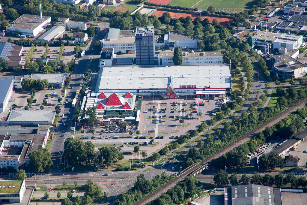 Luftbild: Bauhaus im Ortsteil Oststadt in Karlsruhe im Bundesland Baden-Württemberg in Deutschland. Foto: IMG_093024.jpg vom 13.08.2016 durch Werner Riehm/FLY-FOTO.de