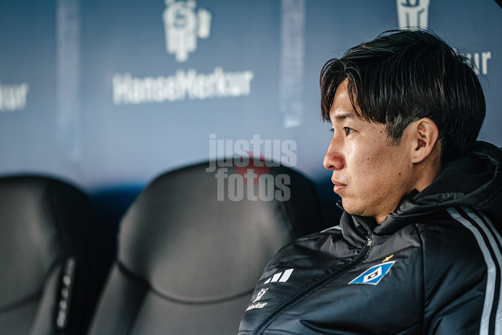 Fußball | Männer | Saison 2023/2024 | 2. Fußball-Bundesliga | 19. Spieltag | Hamburger SV vs. Karlsruher SC | 28.01.2024 | Masaya Okugawa (#17, HSV) vor dem Spiel