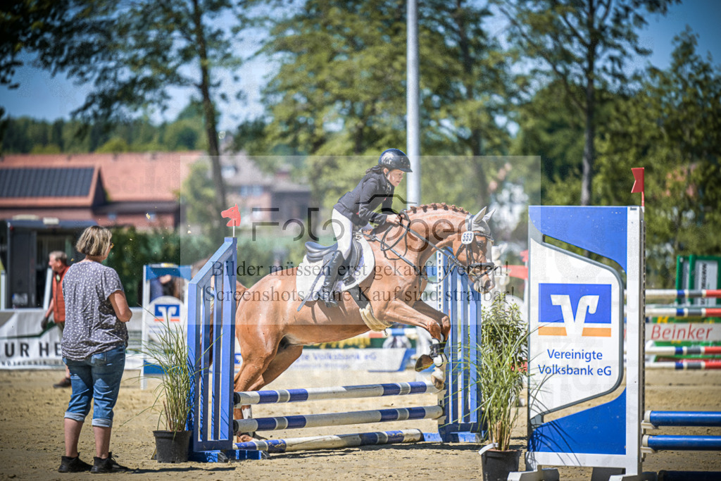 DOS_9376 | Entdecke hochwertige Reitturnierfotos von Foto Oger. Professionell, emotional und authentisch – jetzt Lieblingsmomente im Shop bestellen.Deutschlandweite Turnierfotografie. - Realisiert mit Pictrs.com