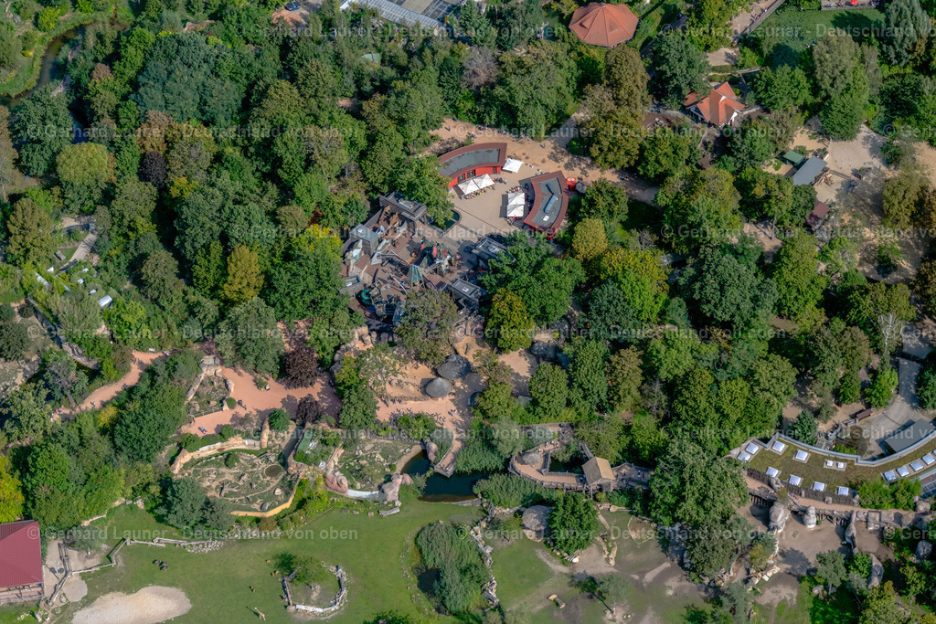 4039838 | LEIPZIG 14.09.2020 Gaststätte und Spielplatz im " Zoo Leipzig " im Ortsteil Zentrum-Nordwest in Leipzig im Bundesland Sachsen, Deutschland. Weiterführende Informationen bei: Zoo Leipzig GmbH. // Restaurant and playground in the "Zoo Leipzig" in the district Zentrum-Nordwest in Leipzig in the state Saxony, Germany. Further information at: Zoo Leipzig GmbH. Foto: Gerhard Launer