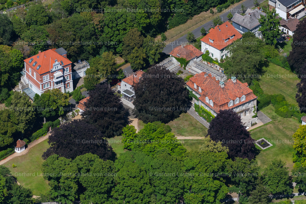 4036261 | BRAUNSCHWEIG 31.07.2020 Wohngebiet - Mischbebauung der Mehr- und Einfamilienhaussiedlung in Braunschweig im Bundesland Niedersachsen, Deutschland. // Residential area - mixed development of a multi-family housing estate and single-family housing estate in Brunswick in the state Lower Saxony, Germany. Foto: Gerhard Launer