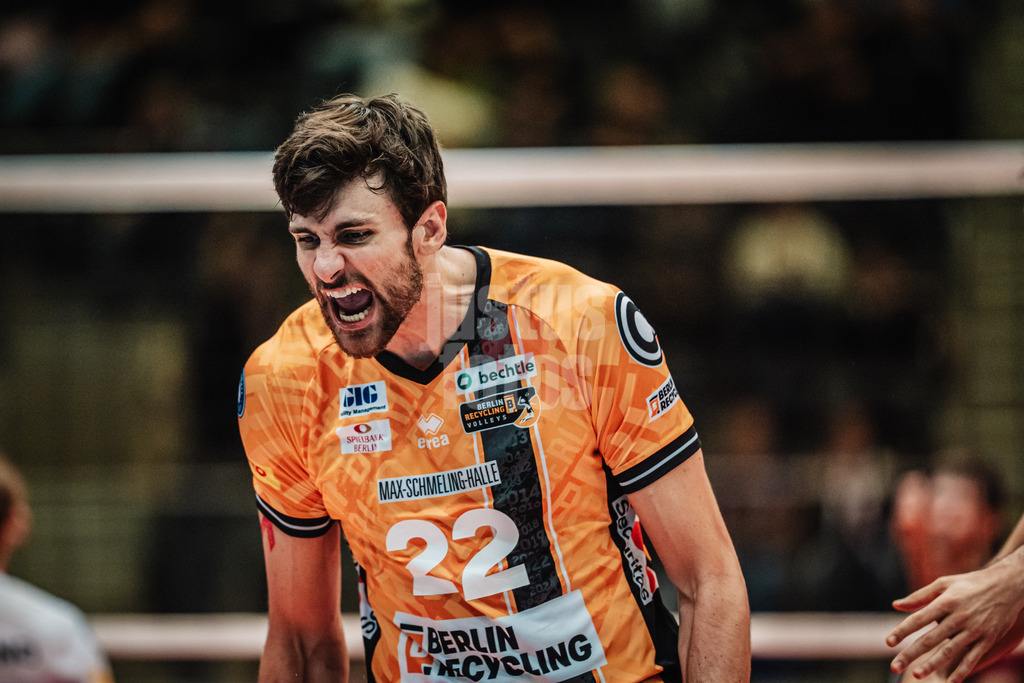 Volleyball | Herren | Saison 2025/2026 | Volleyball Ligacup | Finale | SVG Lüneburg vs. Berlin Recycling Volleys | 12.10.2024 | Jake Hanes (#22, BERLIN RECYCLING Volleys) sauer wutentbrannt
