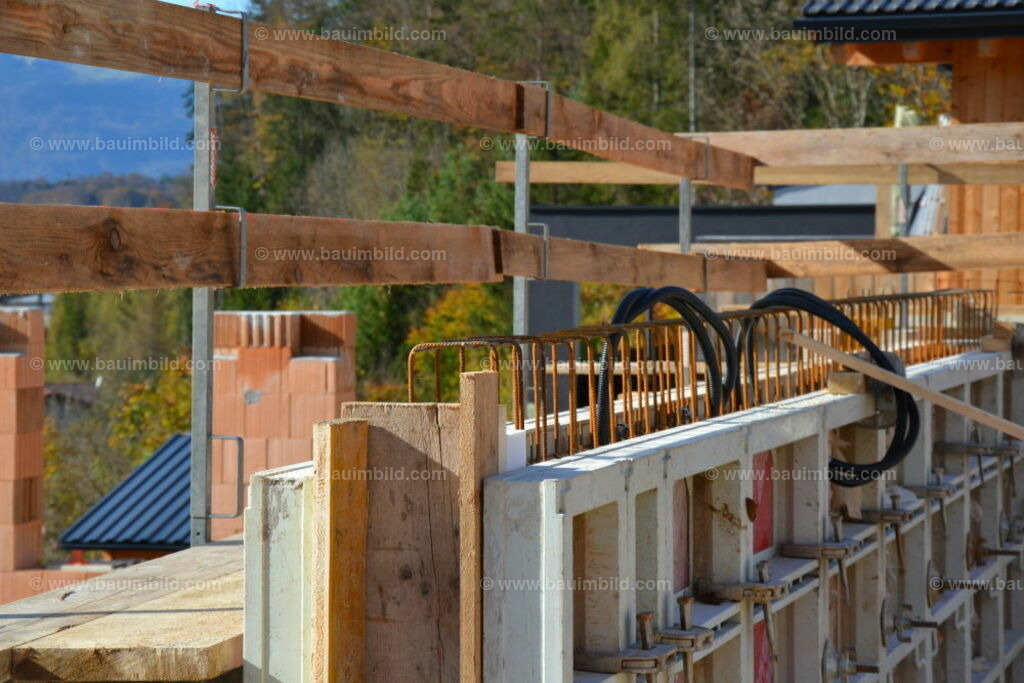 bib-lg04-betonarbeiten-0618 | Nach LV-Leistungsgruppen sortierte Detailfotos über den Bau eines Hauses. Alle Hausbau-Bilder direkt vom Urheber und Autor der Website Haus-Selber-Bauen.com