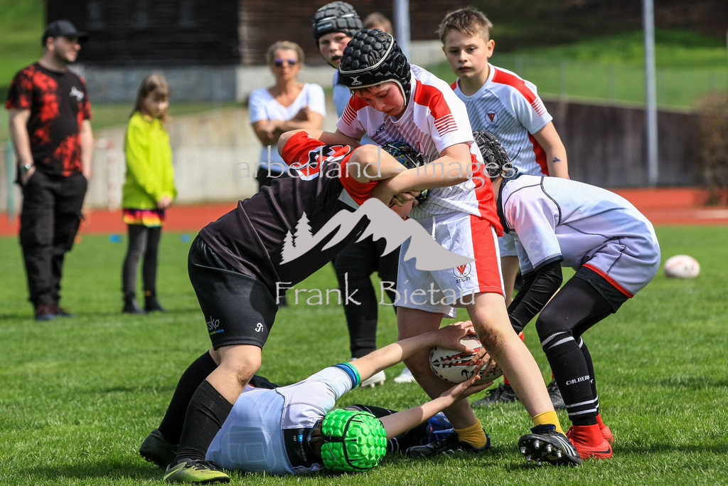 993T0241 | in verschiedenen Altersklassen tritt der TV Zwiesel gegen Manschaften aus Nyrsko im Kids Match an.