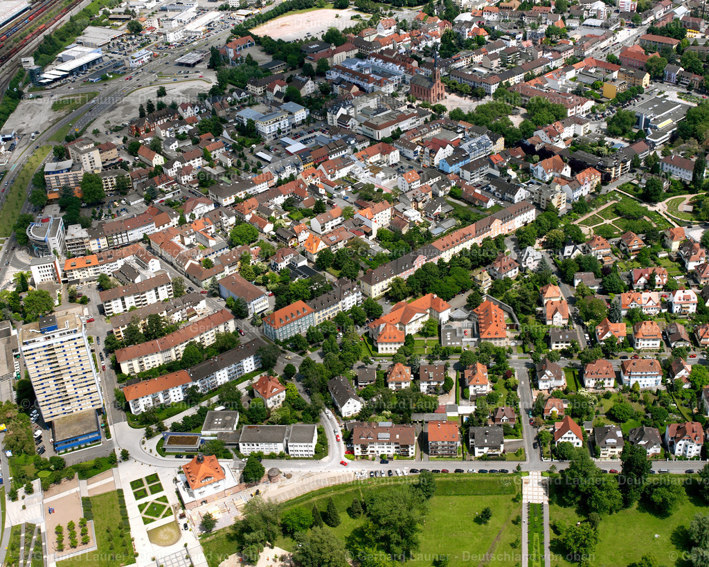2626373 | Kehl  09.06.2006 Wohngebiet einer Einfamilienhaus- Siedlung  in Kronenhof im Bundesland Baden-Württemberg, Deutschland // Single-family residential area of settlement  in Kronenhof in the state Baden-Wuerttemberg, Germany Foto: Gerhard Launer